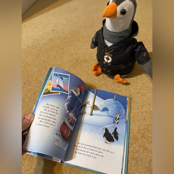 Story time bundle - a Disney book and a toy Penguin - Picture 9 of 10